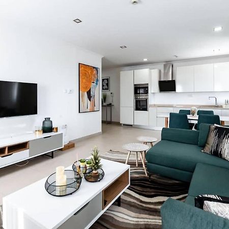 אקרה Amazing 2 Bedroom Room Space Available מראה חיצוני תמונה