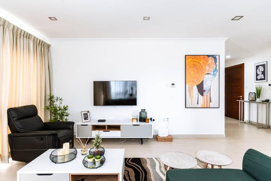 אקרה Amazing 2 Bedroom Room Space Available מראה חיצוני תמונה